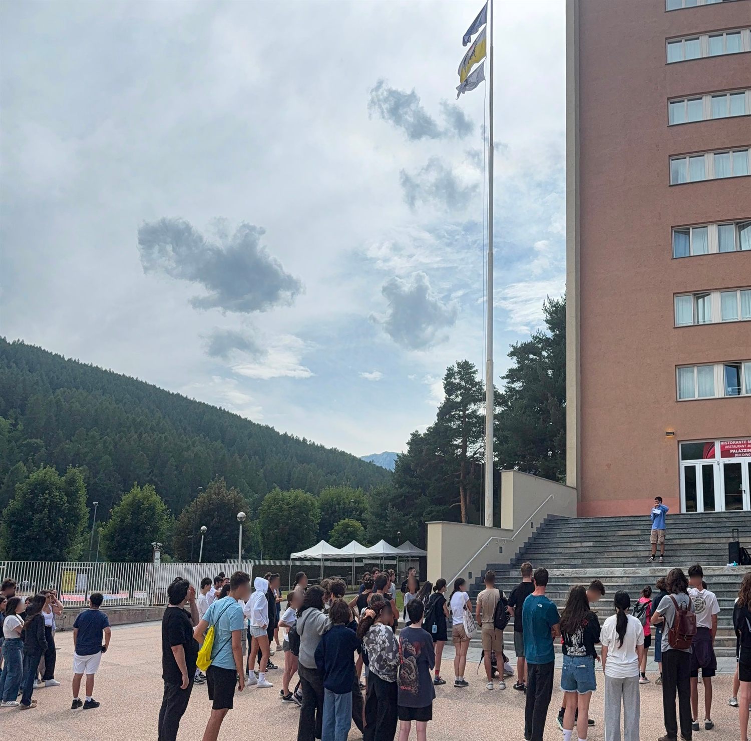 Partecipanti durante la caccia al tesoro matematica a Bardonecchia