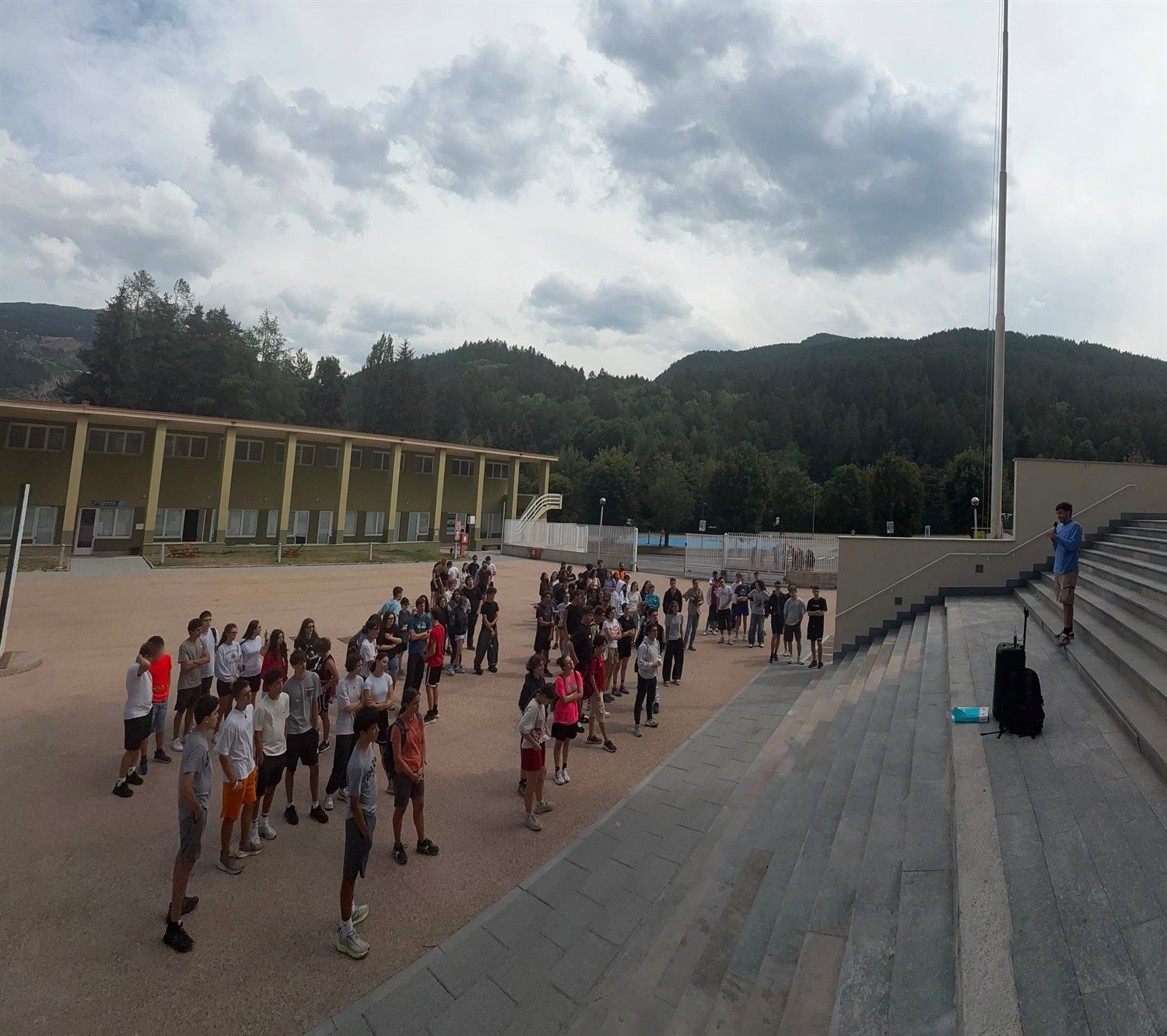 Ragazzi e partecipanti della caccia al tesoro matematica a Bardonecchia